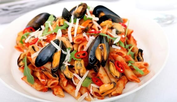 Blåskjellpasta i tomatsaus