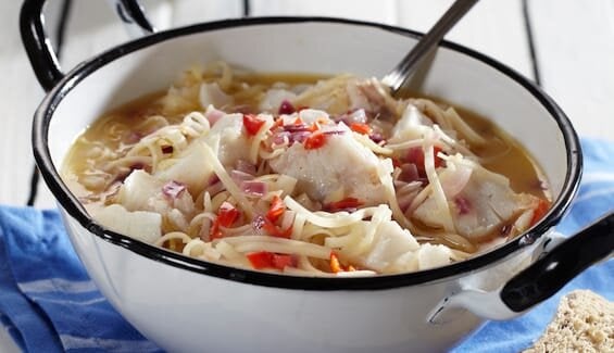 Asiatisk fiskegryte med torsk og nudler