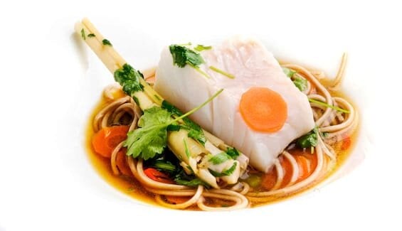 Torsk med soya, chili og nudler