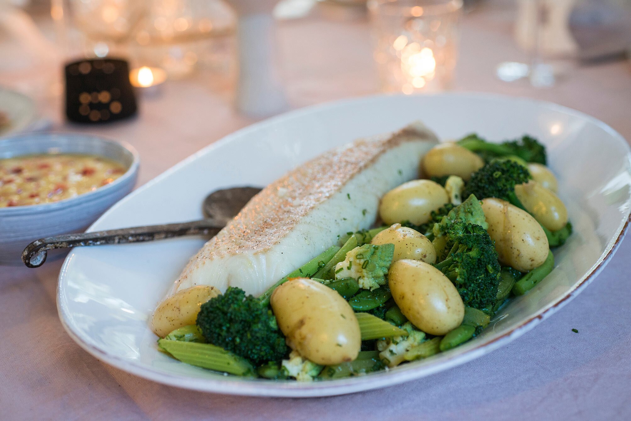 Ovnsbakt kveite med eplesmørsaus