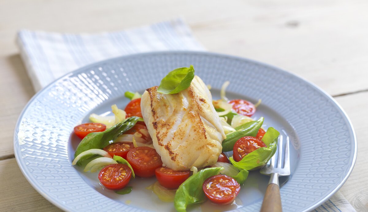 Stekt torsk med tomatsalat