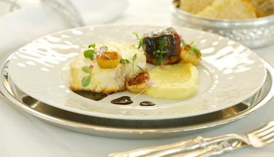 Ovnsbakt kveite med glasert bacon og potetpuré