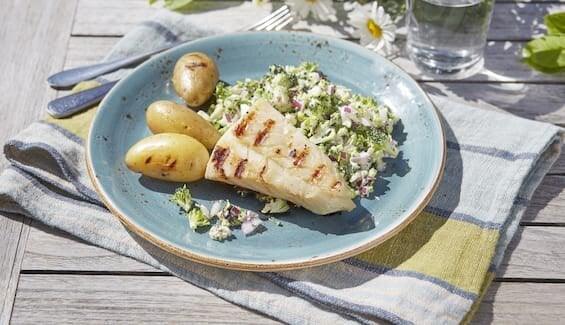 Grillet klippfisk med brokkolisalat