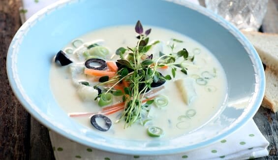 Klippfisksuppe med oliven og timian