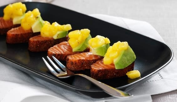 Kryddergravet laks med mango og avokado