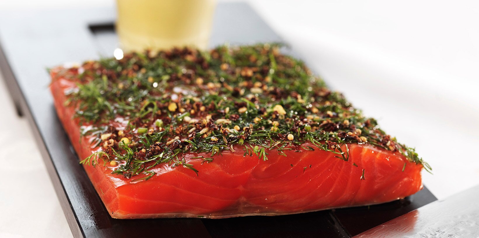 Gravet ørret med honning og akevitt