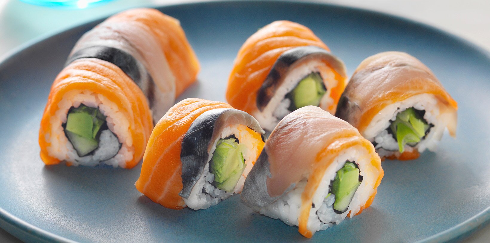 Karibumaki sushi med ørret og makrell