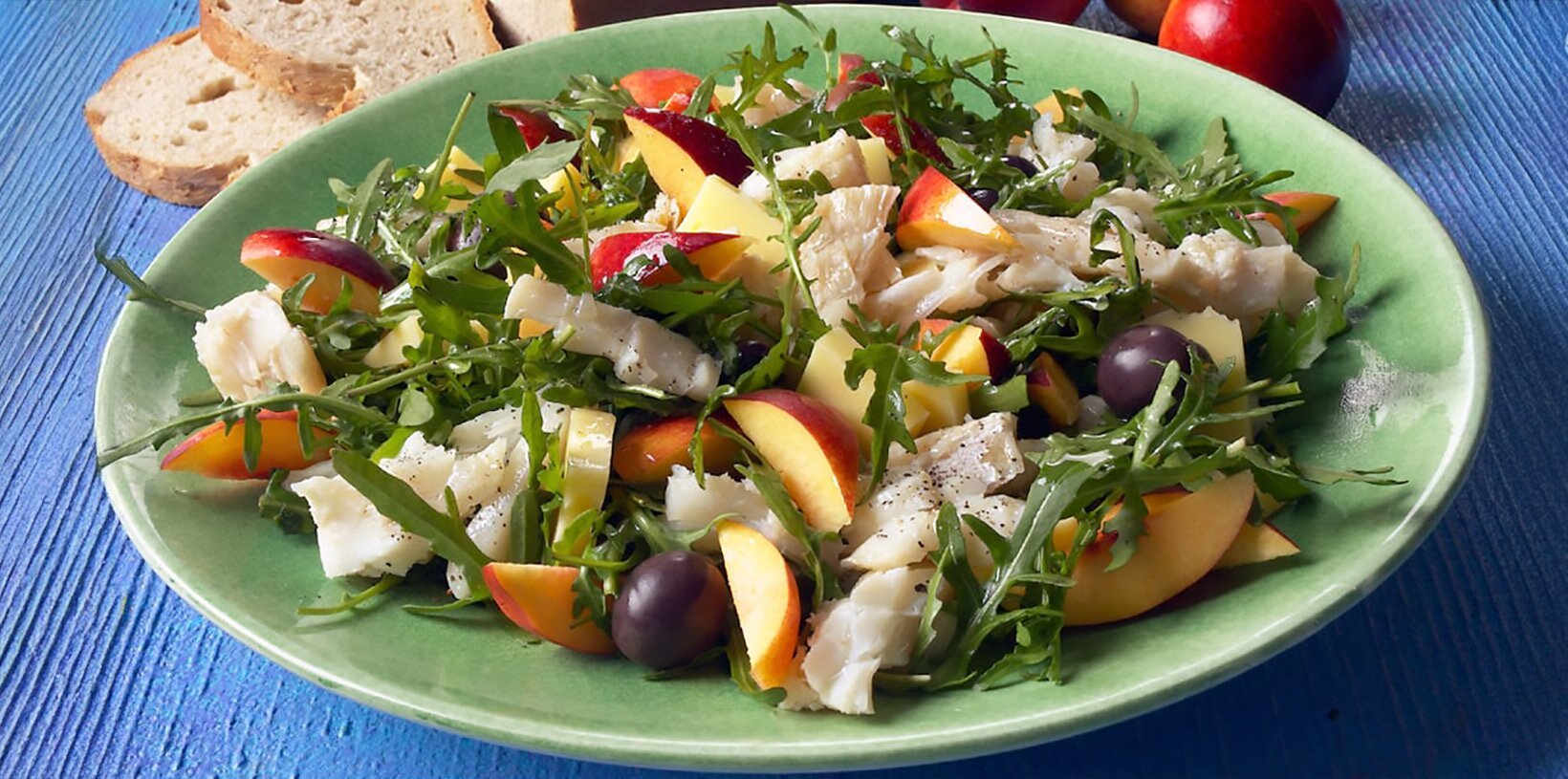 Salat med klippfisk og fersken