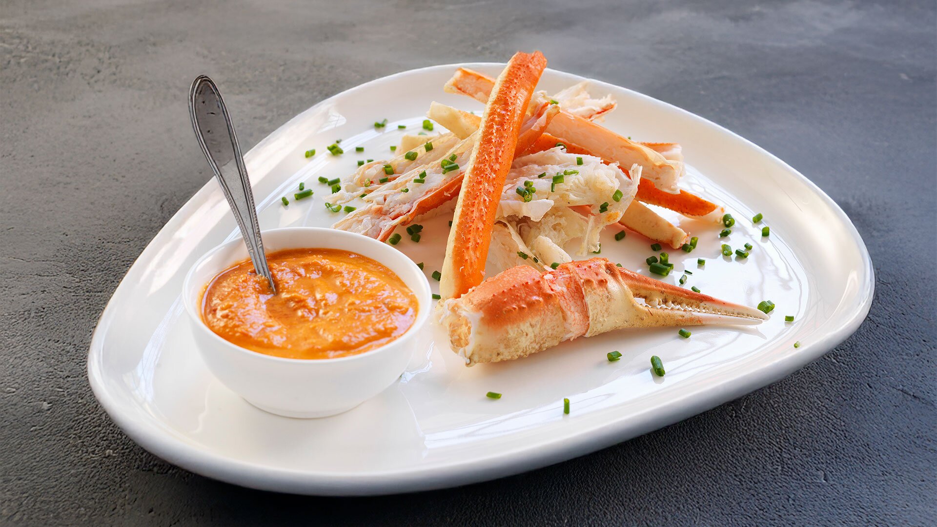 Snøkrabbe naturell med tomatsalsa