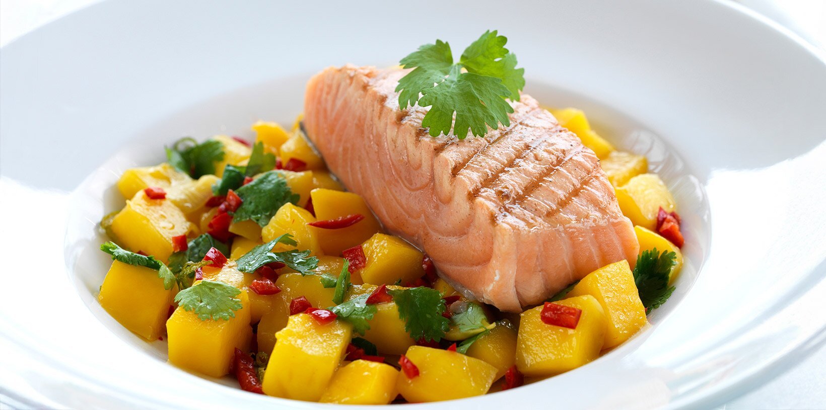 Grillet laks med mangosalat