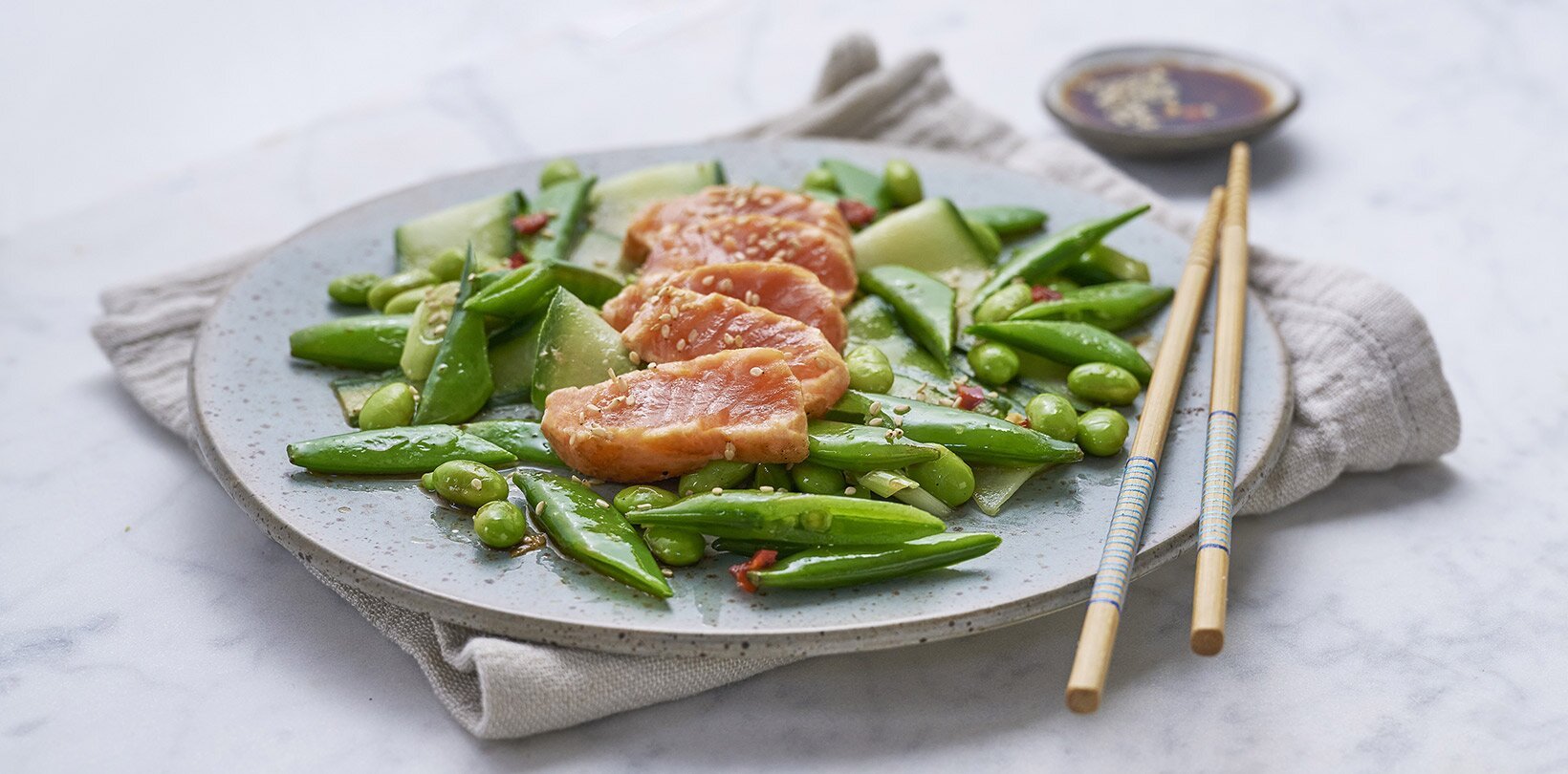 Laks tataki med ponzu og lettstekte grønnsaker