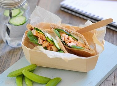 Grove pitabrød med laks og tzatziki