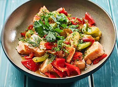 Pannelaks med spanske smaker "marmitako de Salmón Noruego"