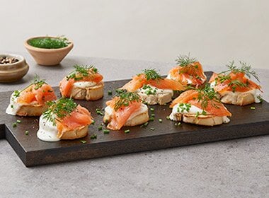 Røkt laks og mozzarella på toast