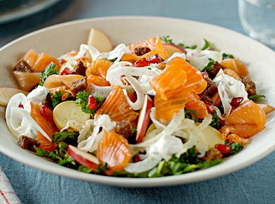 Vintersalat med røkt laks eller ørret