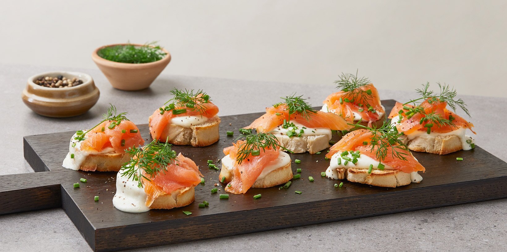 Røkt laks og mozzarella på toast