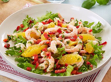 Salat med reker, appelsin og basilikum