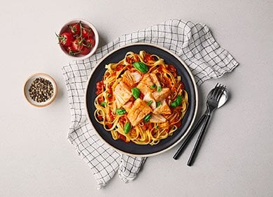 Pasta med sei, tomat og basilikum