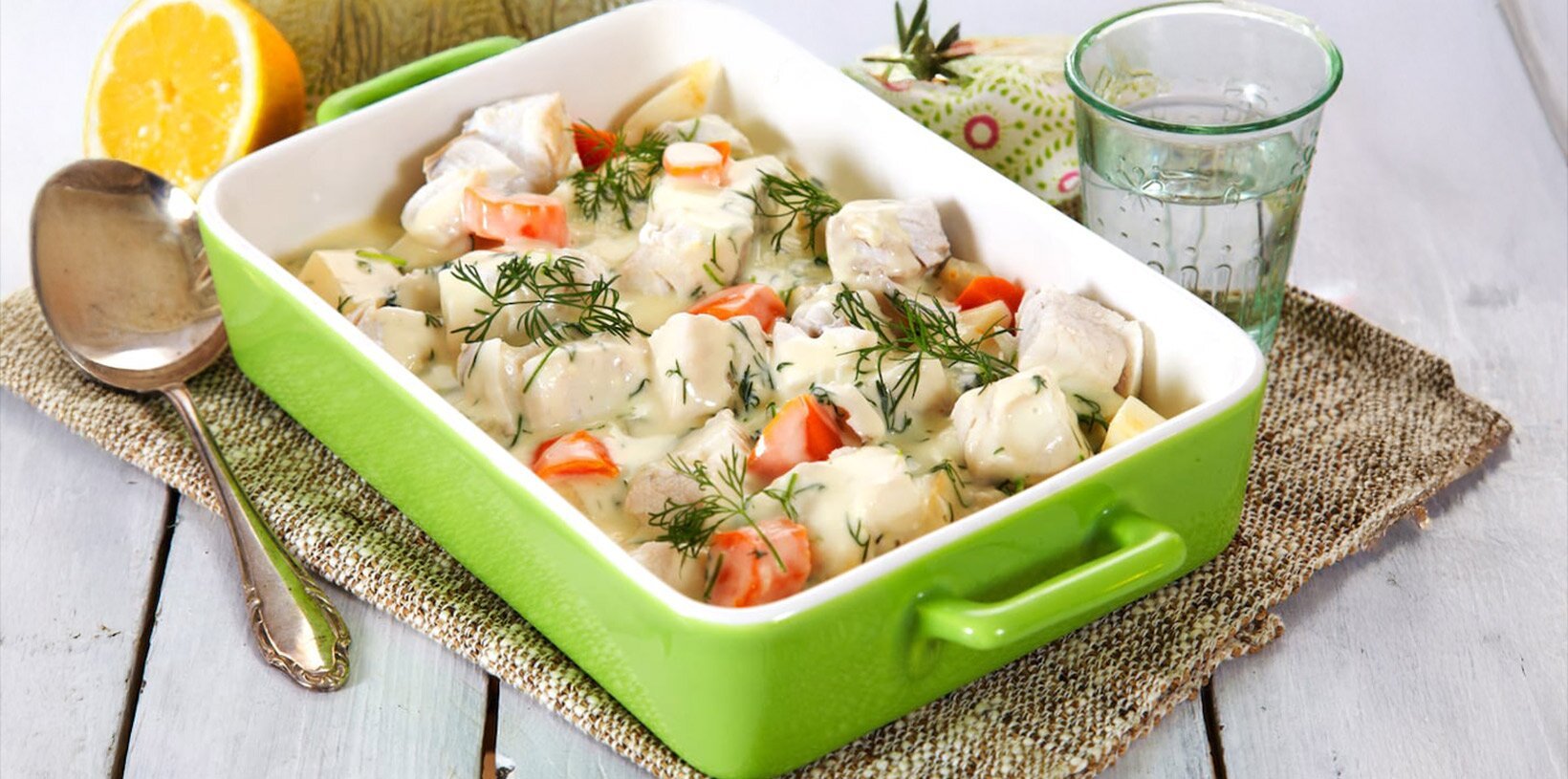 Sei med rotgrønnsaker og dillsaus