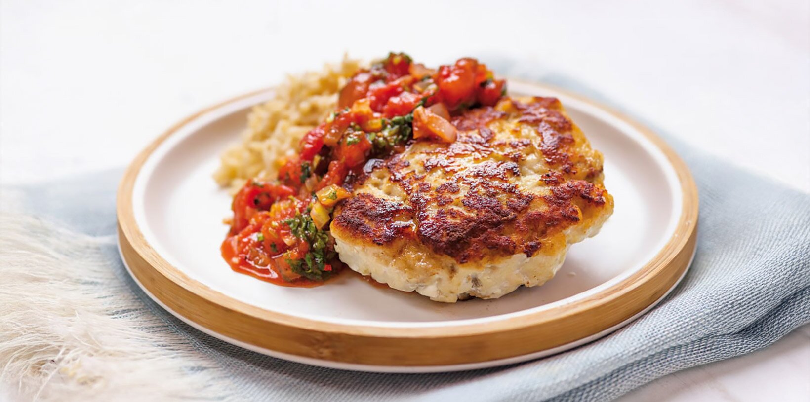 Seiburger med tomatsalsa og ris