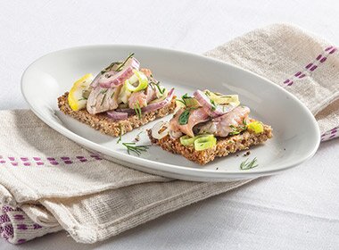 Urtesild på rugbrød