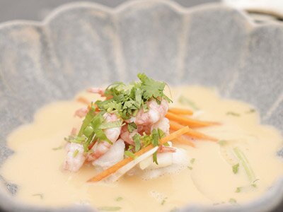 Rød currysuppe med torsk og reker