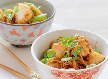 Wok med uer og risnudler