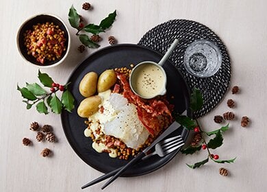 Lutefisk med grønne linser og sennepssaus