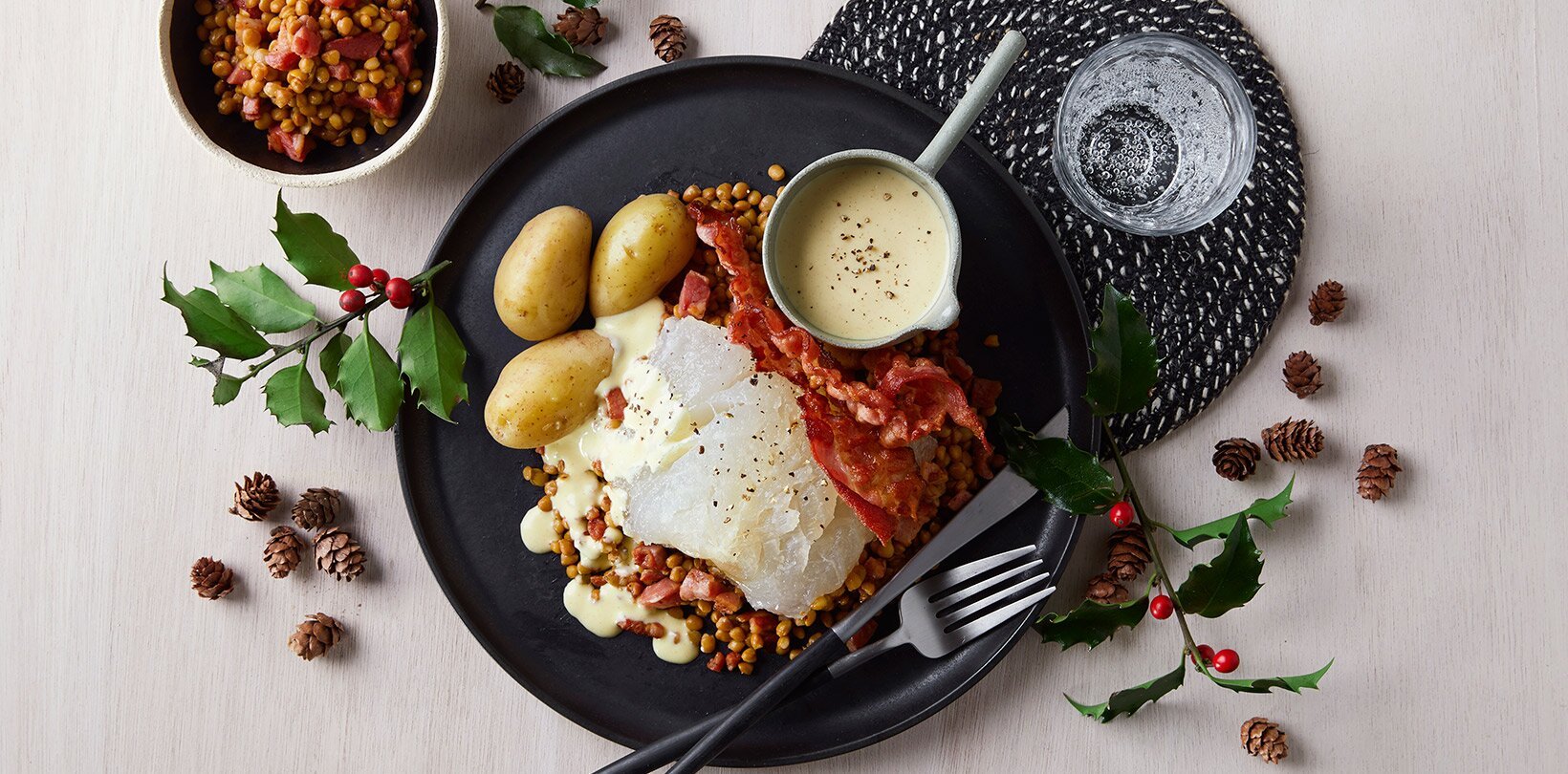 Lutefisk med grønne linser og sennepssaus