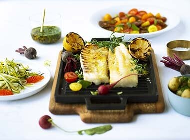 Grillet tørrfisk med tilbehør