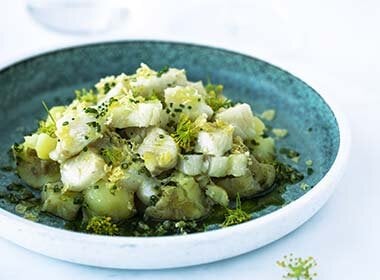 Potetsalat med tørrfisk og sprø parmesan
