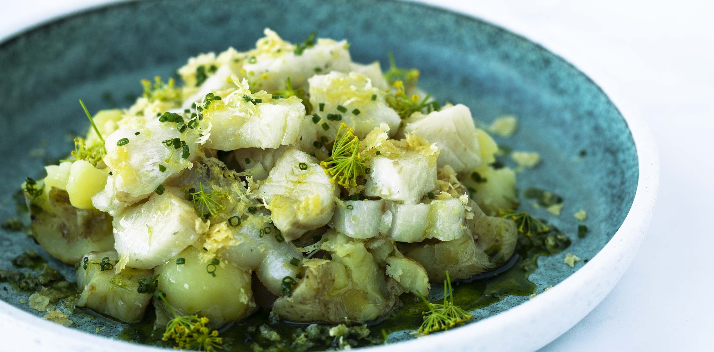 Potetsalat med tørrfisk og sprø parmesan