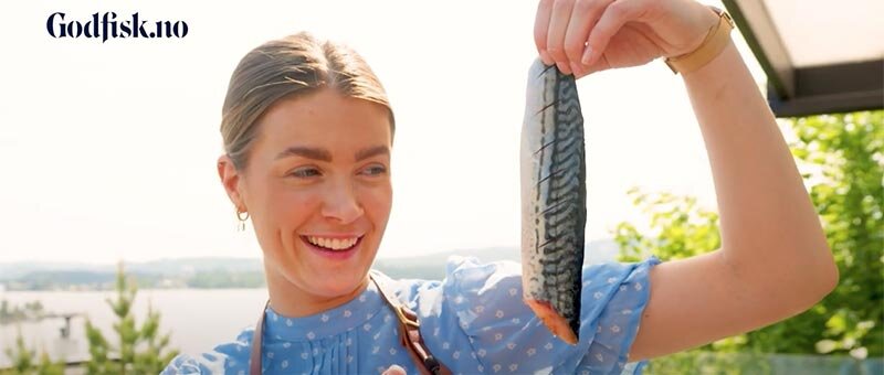 Stjernekokk Runa Kvendseth viser deg hvordan du får perfekt makrell på grillen
