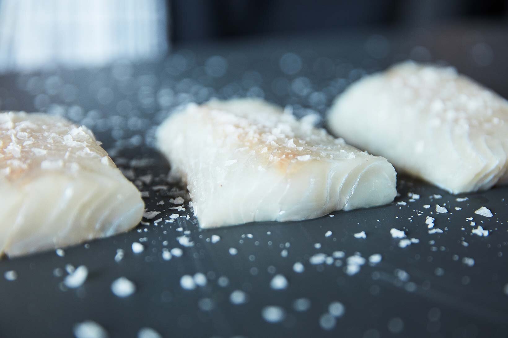 Fiskestykker på skjærefjøl